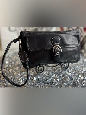 💥✨Coach Black Leather Wristlet ✨💥